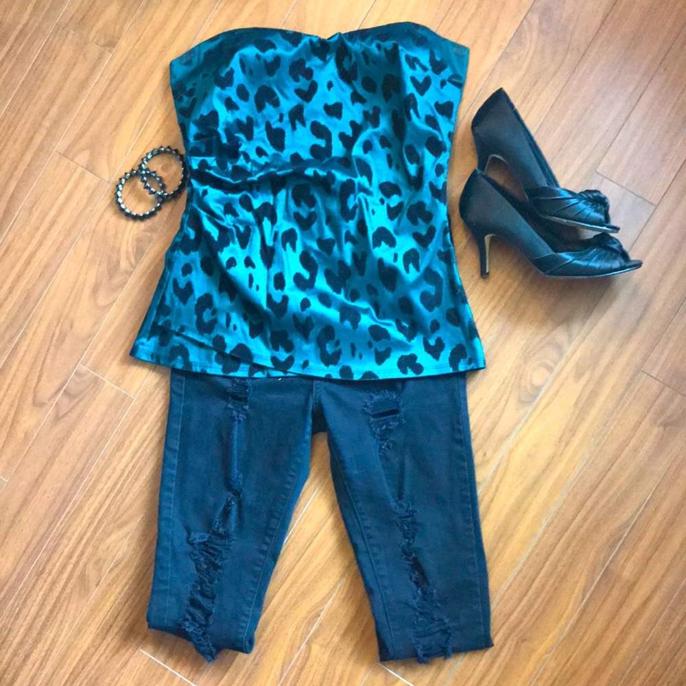 Le Chateau Strapless Top